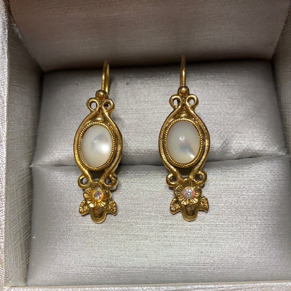 🦋 3 For $15 🦋Victorian Style Earrings